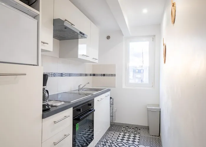 Budget Avec Parking Au Centre-ville * Charleville-Mézières